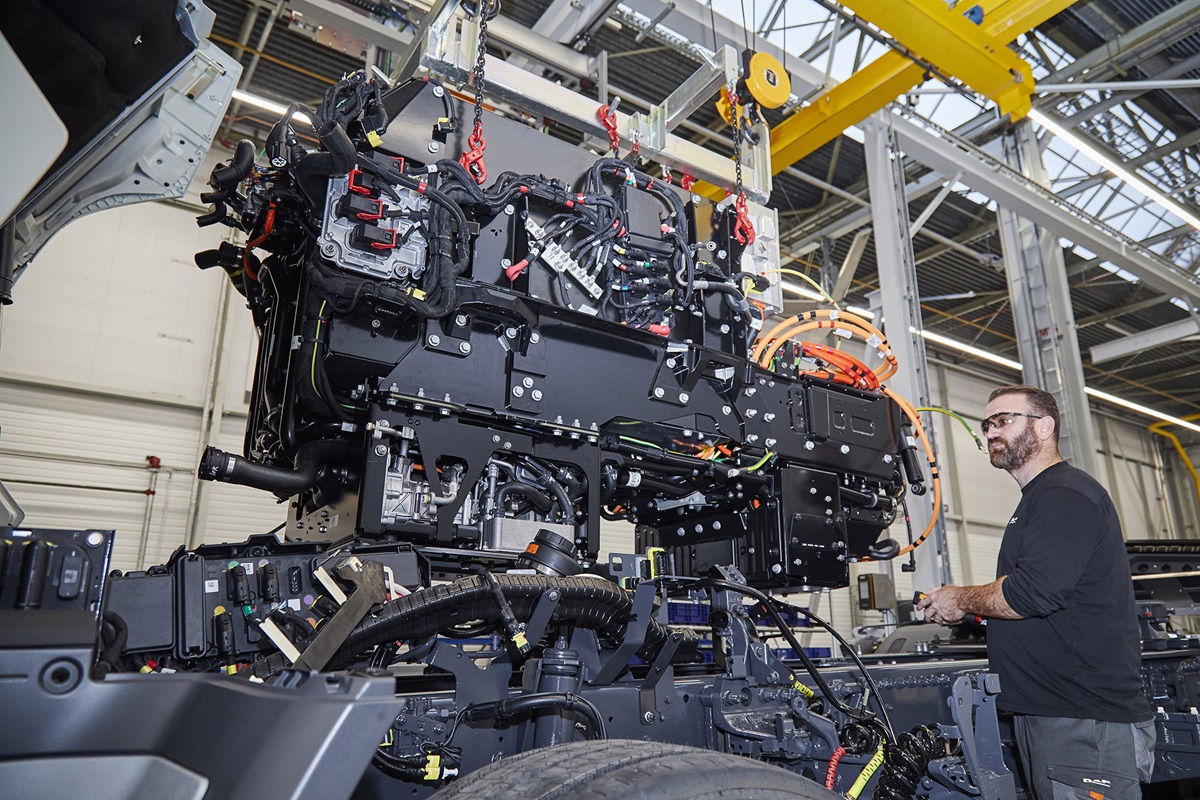 Electric-truck-assembly-plant-01